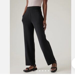 Athleta Seasoft Pants NWT in black, size L